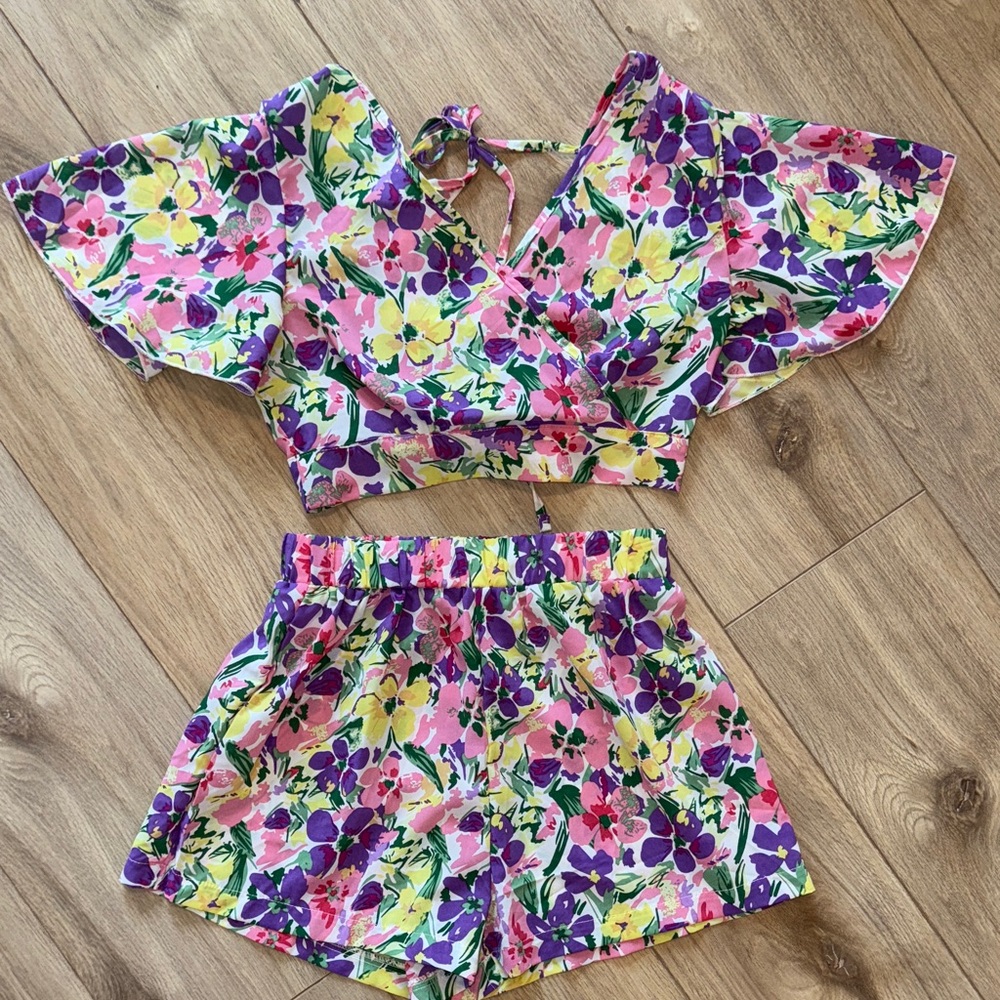SHEIN Floral Print Short Sleeve Open Back Top & Shorts 2 Piece Set